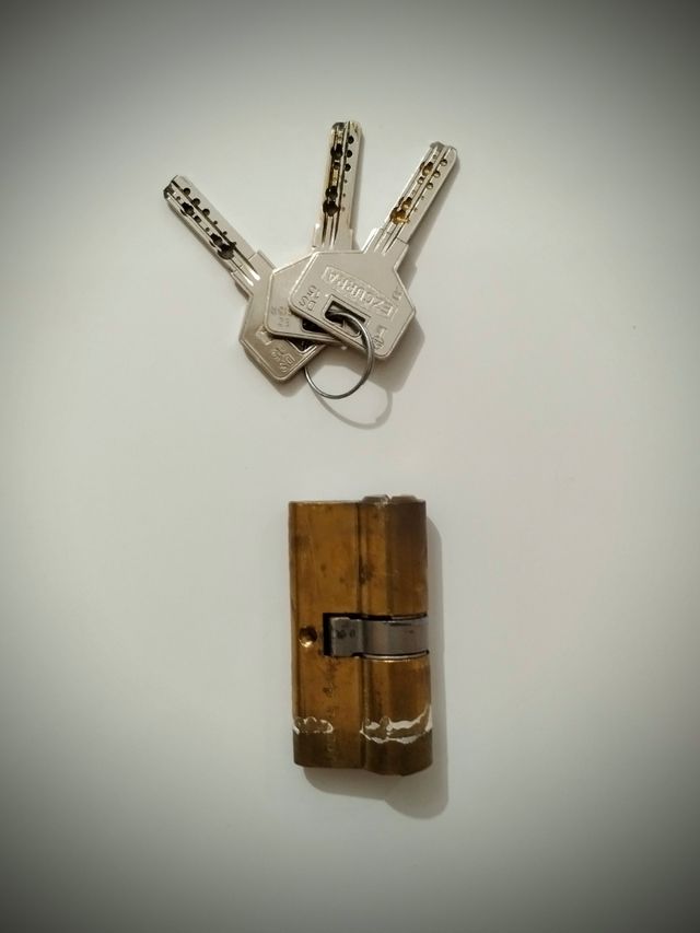 2 BOMBINES/CERRADURA