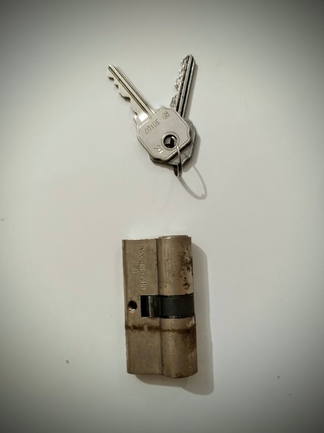 2 BOMBINES/CERRADURA