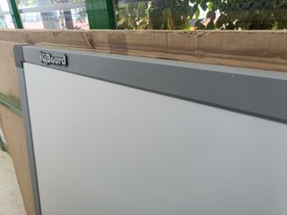 Pantalla proyector 3 a 15 euros cada una