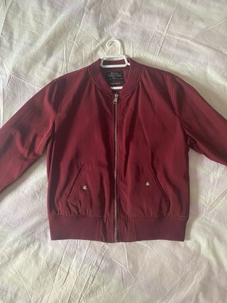 Chaqueta bomber acolchada granate Bershka