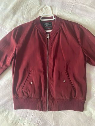 Chaqueta bomber acolchada granate Bershka