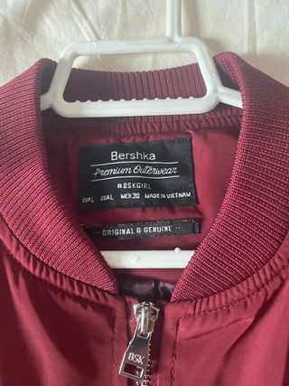 Chaqueta bomber acolchada granate Bershka