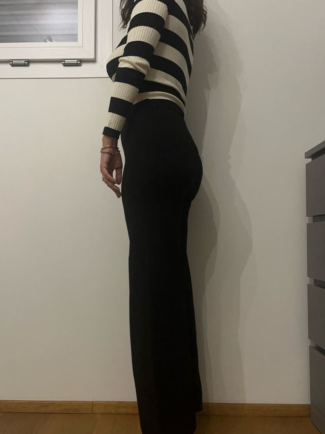 Pantalone con motivi traforati