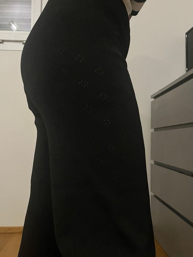 Pantalone con motivi traforati