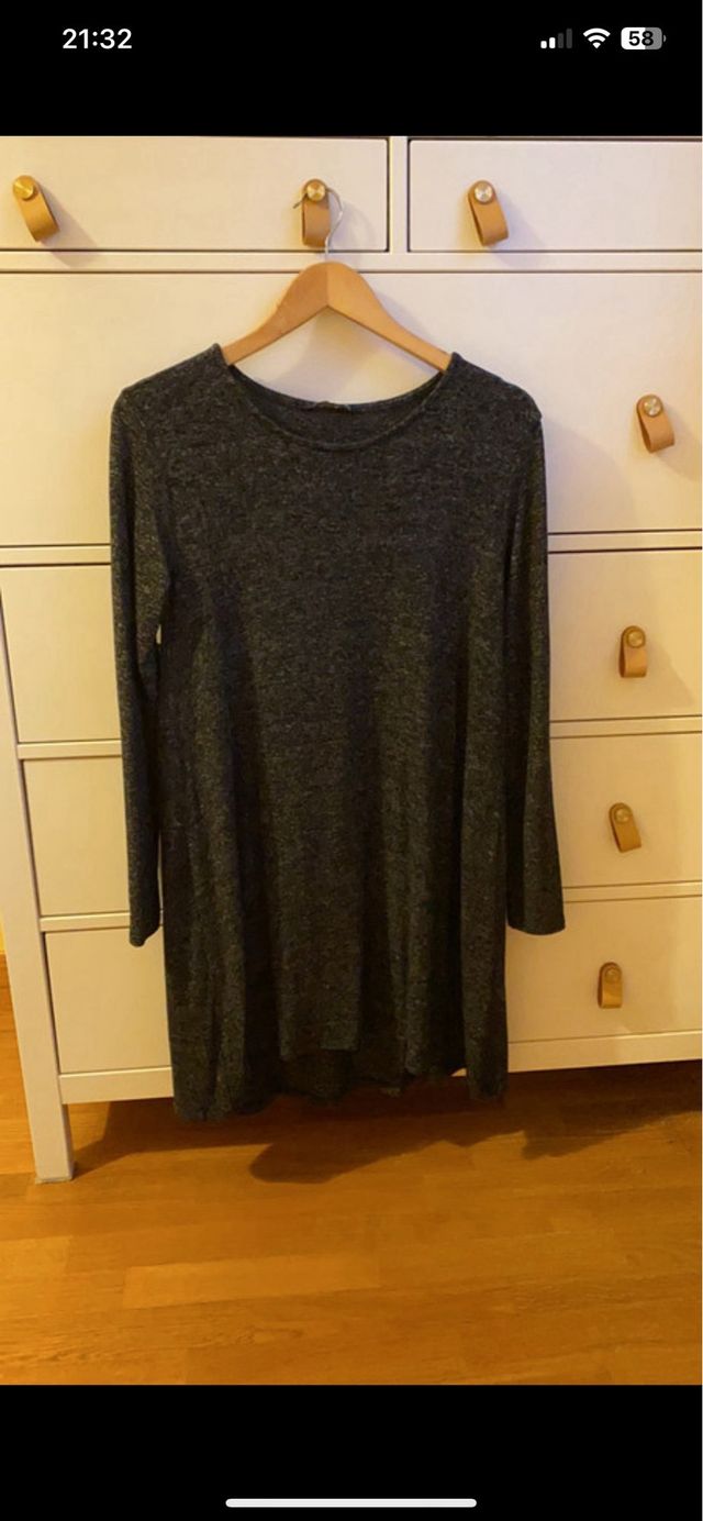 Vestido gris corto Stradivarius