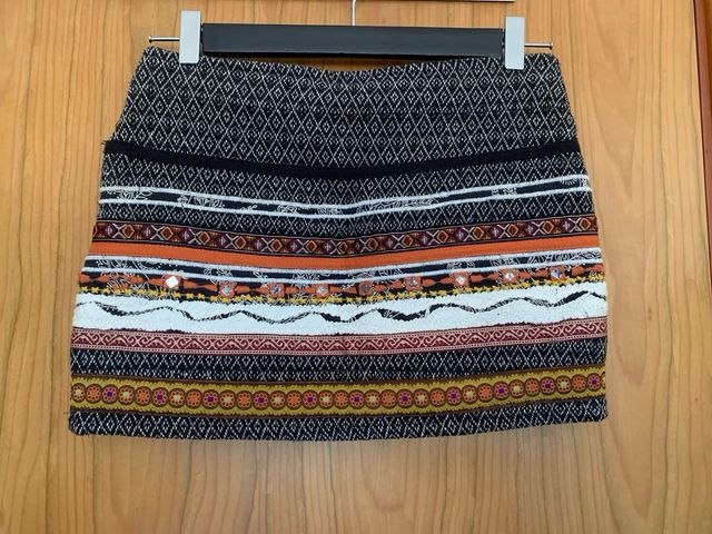 Minifalda étnica. Talla S. Pull & Bear.