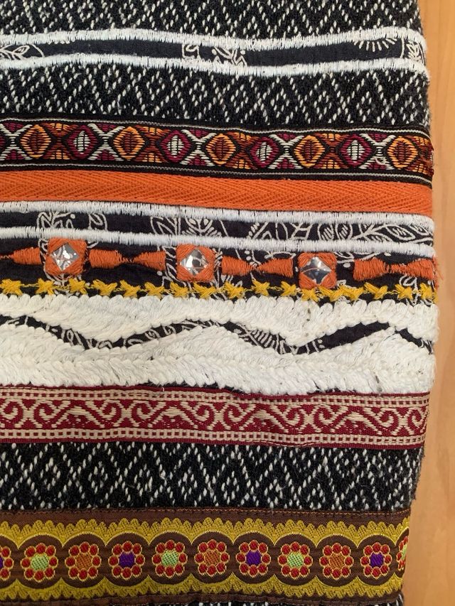 Minifalda étnica. Talla S. Pull & Bear.