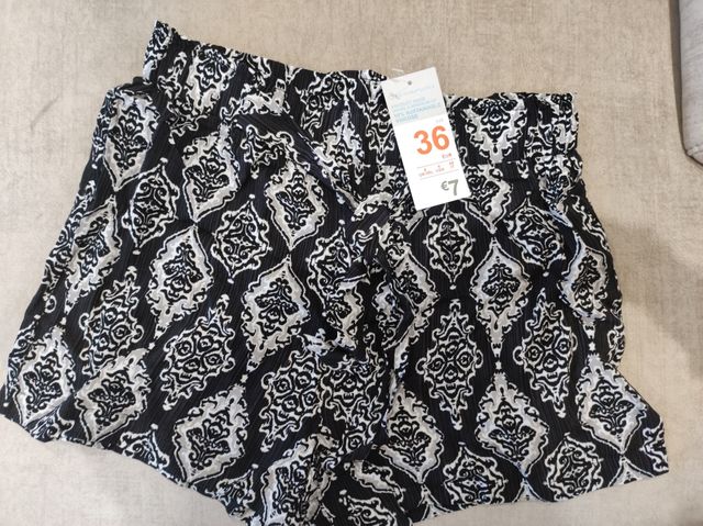 Pantalón fluido corto