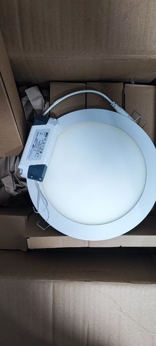 Downlights threeline 18w 6 unidad 4€ la unidad