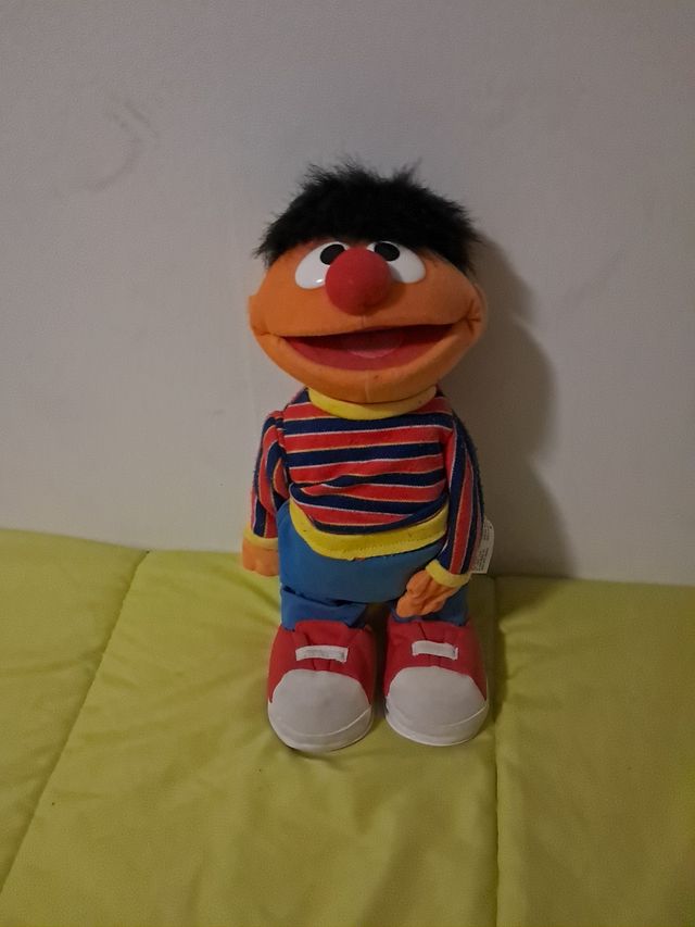 Muñeco Epi.. con sonido y movimiento