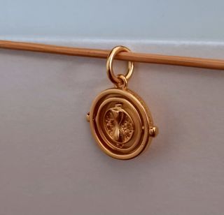 Charm Giratiempo Harry Potter.🎓