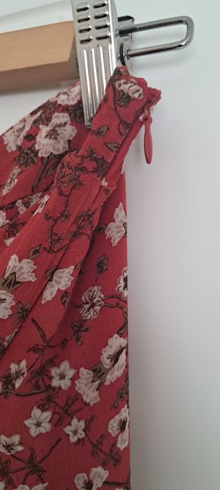 Falda midi de Zara