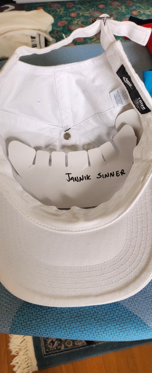 Cappello Nike autografato Sinner con COA