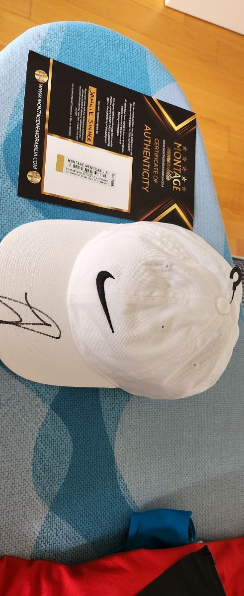 Cappello Nike autografato Sinner con COA