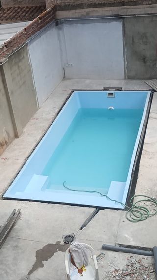 Piscinas en fibra de poliester ^