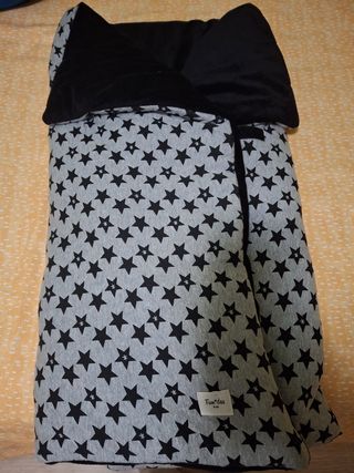 Saco universal capazo bebé rockero con estrellas. 