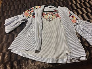 Chaqueta bordada Zara. 