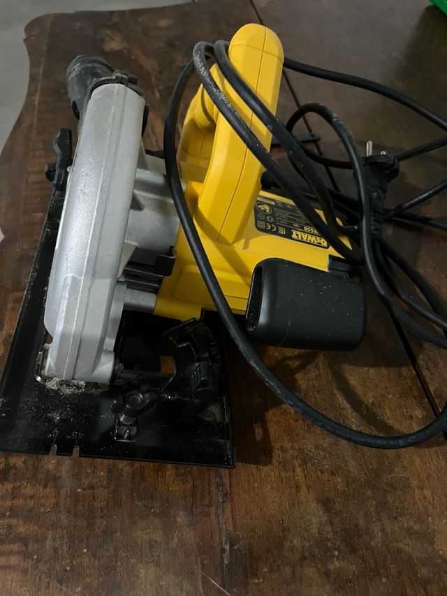 Serra Circular Dewalt 550-QS