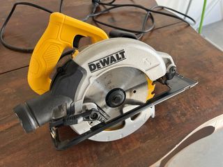 Serra Circular Dewalt 550-QS