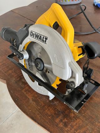Serra Circular Dewalt 550-QS