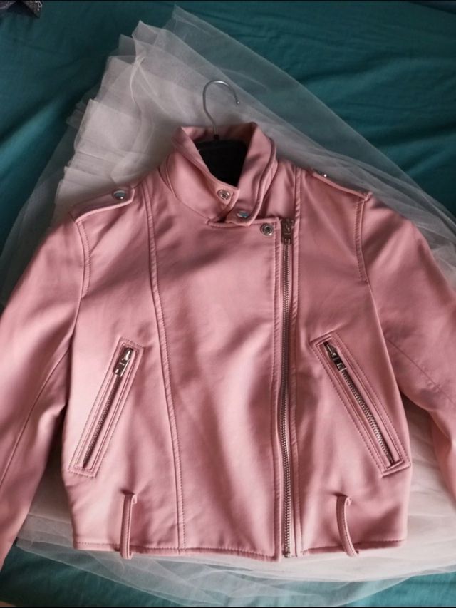 Chaqueta de cuero rosa Bershka