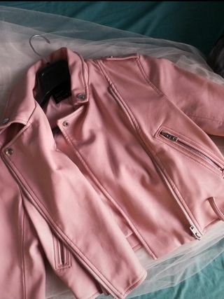 Chaqueta de cuero rosa Bershka 