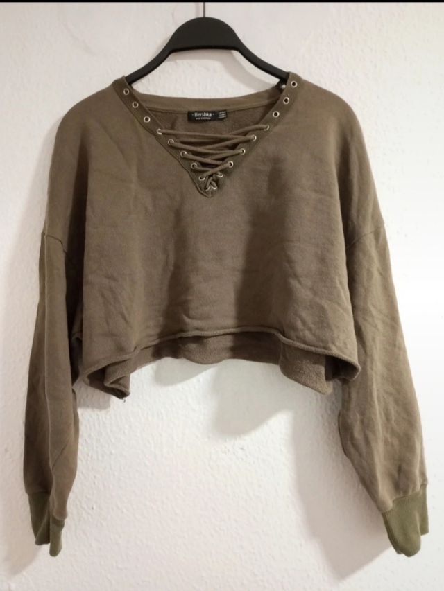 Sudadera crop top caqui