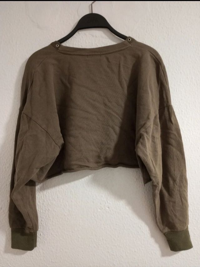 Sudadera crop top caqui