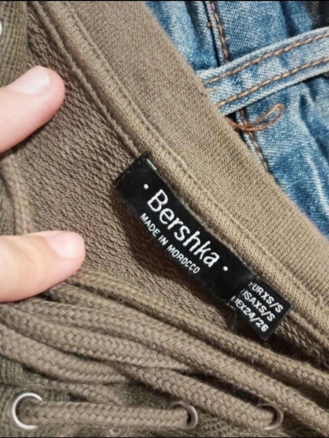 Sudadera crop top caqui