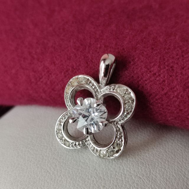 Colgante con circonitas