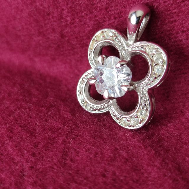 Colgante con circonitas