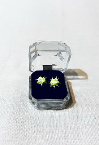 Claire’s - Pendientes stud (forma erizo de mar)