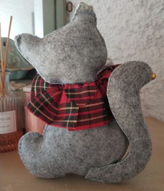 Gattina fatta a mano