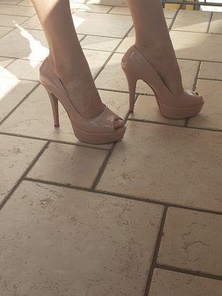 Scarpe open toe in vernice