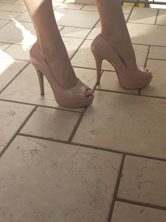 Scarpe open toe in vernice