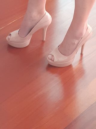 Scarpe open toe in vernice