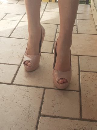 Scarpe open toe in vernice