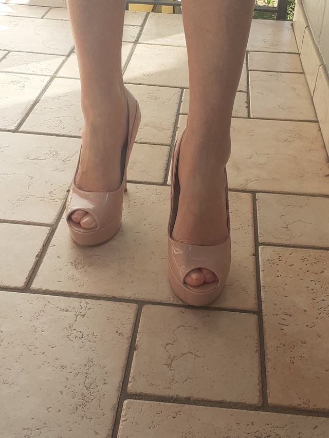 Scarpe open toe in vernice