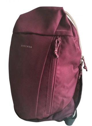 Mochila quechua, burdeos muy completa