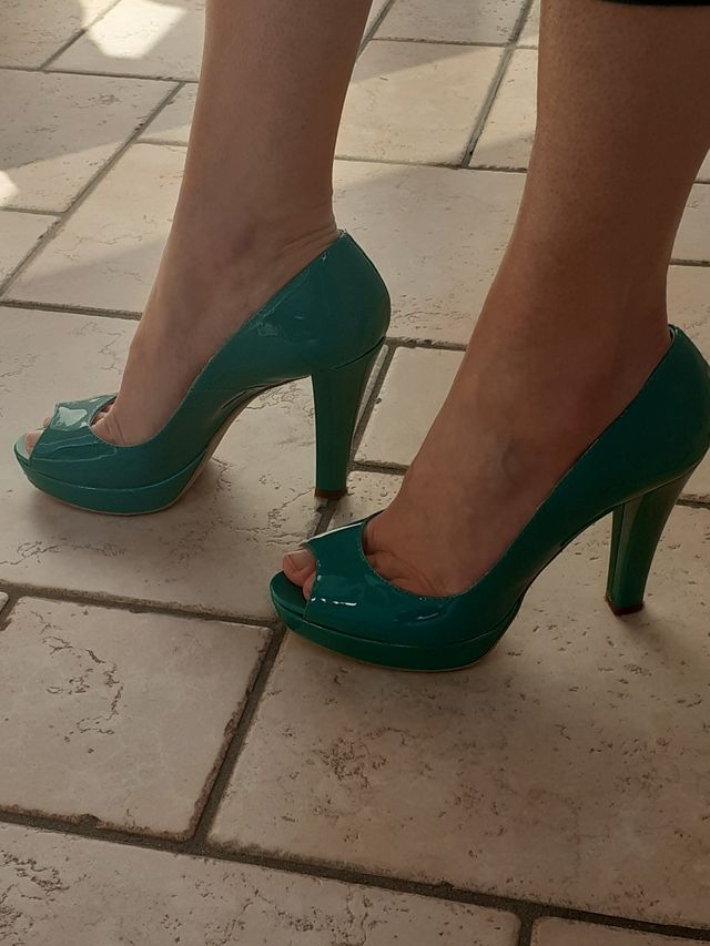 Scarpe open toe in vernice