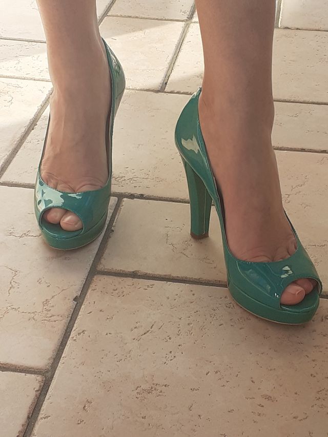Scarpe open toe in vernice