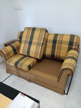 Sofá 2 plazas amplio o 3 plazas reducido.