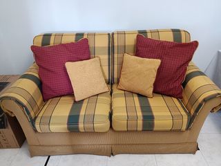 Sofá 2 plazas amplio o 3 plazas reducido.