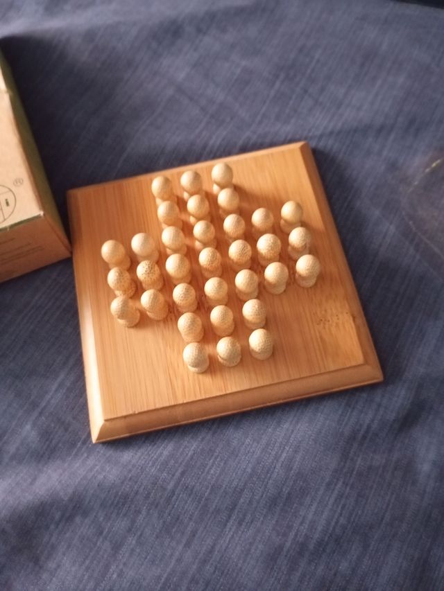 Juego de mesa de madera el solitario