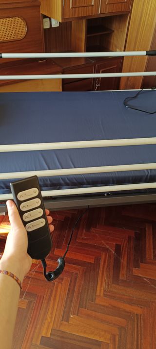 Cama articulada con carro elevador