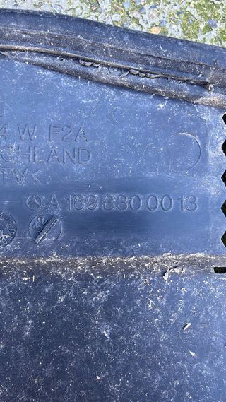 Vierte aguas mercedes w245