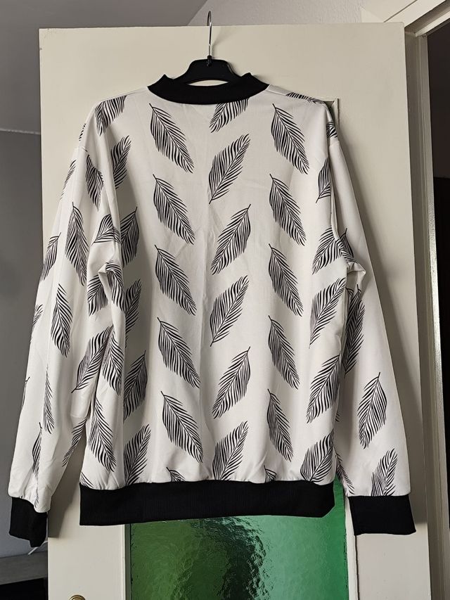 Cazadora o chaqueta de mujer casual.