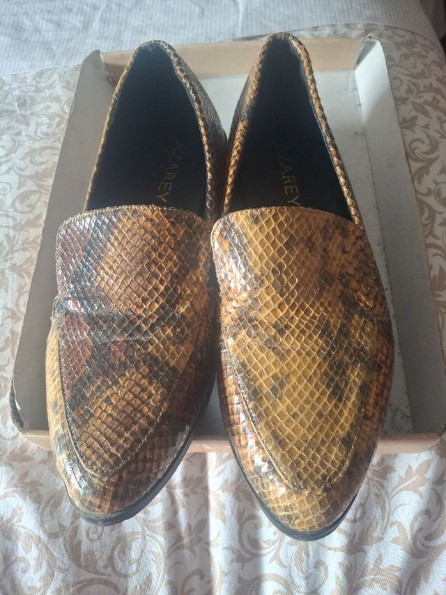 Zapatos dibujo cocodrilo marrón