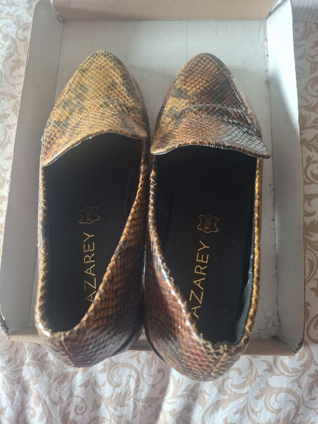 Zapatos dibujo cocodrilo marrón