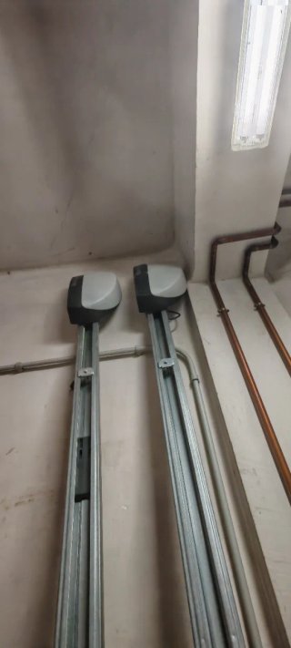 OFERTA!!  Se vende puerta de garaje con motor